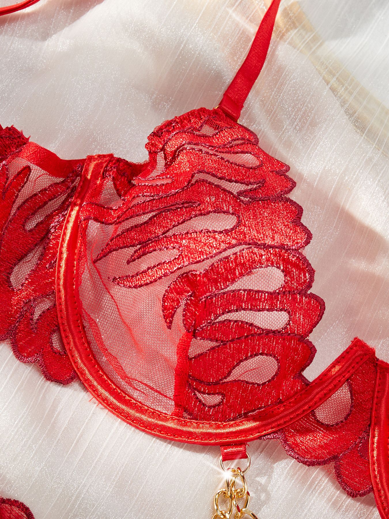 Red Chain Detail Underwire Lingerie Set product detail 8